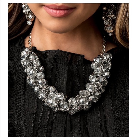 The Haydee 2030 Zi Necklace - Picture 3 of 9